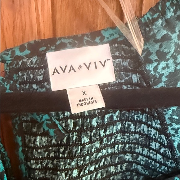 Ava & Viv Teal Floral Blouse - Picture 2 of 4